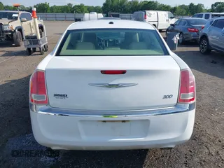 2014 Chrysler 300 z VIN 2C3CCAAG7EH327508, wystawiony jako IAAI lot #42104987 z przebiegiem 199 366 mil mil oraz . Historia ofert i sprzedaży dostępna na DreamBid. Obrazek 16.