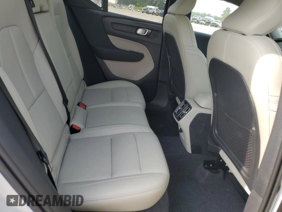 2021 Volvo XC40 Momentum z VIN YV4162UK5M2439826, wystawiony jako Copart lot #54480775 z przebiegiem 35 279 mil mil oraz Szkody całkowita. Historia ofert i sprzedaży dostępna na DreamBid. Obrazek 11.