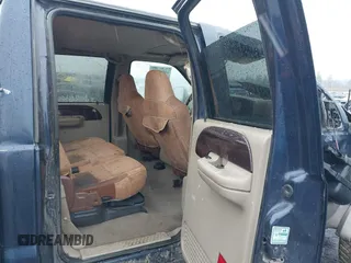 2007 Ford F-250 XL z VIN 1FTSW21P57EA59895, wystawiony jako IAAI lot #41506802 z przebiegiem 293 173 mil mil oraz . Historia ofert i sprzedaży dostępna na DreamBid. Obrazek 8.