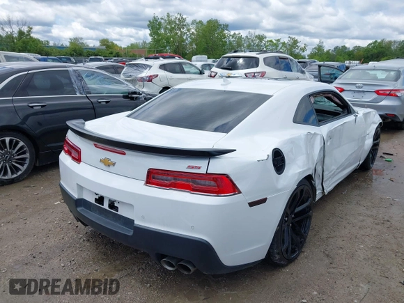 2015 Chevrolet Camaro SS z VIN 2G1FJ1EW8F9105046, wystawiony jako IAAI lot #42306850 z przebiegiem 59 861 mil mil oraz . Historia ofert i sprzedaży dostępna na DreamBid. Obrazek 4.