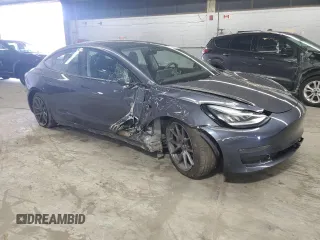 2021 Tesla Model 3 Long Range z VIN 5YJ3E1EB3MF848122, wystawiony jako Copart lot #56423005 z przebiegiem 57 619 mil mil oraz Szkoda całkowita • Salvage title. Historia ofert i sprzedaży dostępna na DreamBid. Obrazek 4.