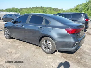 2020 Kia Forte LXS z VIN 3KPF24AD5LE204883, wystawiony jako IAAI lot #42038600 z przebiegiem 48 841 mil mil oraz . Historia ofert i sprzedaży dostępna na DreamBid. Obrazek 3.