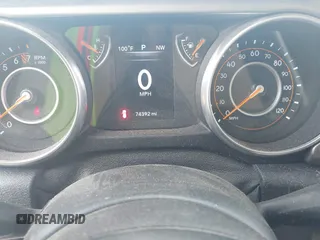 2018 Jeep Wrangler Unlimited Sport с VIN 1C4HJXDG3JW129798, выставлен на аукционе IAAI как лот 42635872 с пробегом 74 392 миль миль и . История ставок и продаж доступна на DreamBid. Изображение 7.