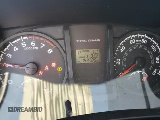 2017 Toyota Tacoma SR z VIN 5TFRX5GN8HX087229, wystawiony jako Copart lot #54735825 z przebiegiem 153 785 mil mil oraz Szkoda całkowita • Salvage title. Historia ofert i sprzedaży dostępna na DreamBid. Obrazek 9.