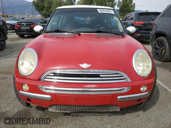 2004 MINI Hardtop with VIN WMWRC33424TJ61921, listed as a Copart auction lot 46954095 with 105,314 mi miles and Non Repairable. Bid and sale history available at DreamBid. Image 5.