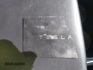 2018 Tesla Model 3 Long Range Battery z VIN 5YJ3E1EB5JF180030, wystawiony jako IAAI lot #41897617 z przebiegiem 89 557 mil mil oraz . Historia ofert i sprzedaży dostępna na DreamBid. Obrazek 11.