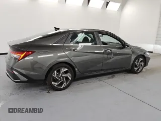 2025 Hyundai Elantra SEL Convenience z VIN KMHLS4DG6SU909857, wystawiony jako Copart lot #57038995 z przebiegiem 11 482 mil mil oraz Szkoda całkowita • Salvage title. Historia ofert i sprzedaży dostępna na DreamBid. Obrazek 3.