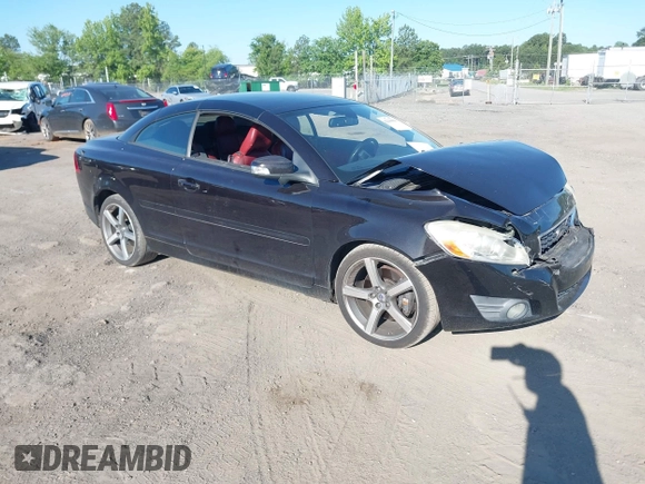 2011 Volvo C70 z VIN YV1672MC6BJ114811, wystawiony jako IAAI lot #42296694 z przebiegiem 130 134 mil mil oraz . Historia ofert i sprzedaży dostępna na DreamBid. Obrazek 1.