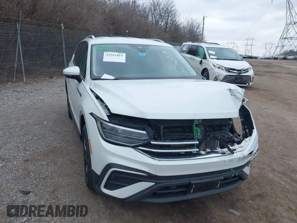 2023 Volkswagen Tiguan SE z VIN 3VV2B7AX8PM062519, wystawiony jako IAAI lot #41541819 z przebiegiem 93 873 mil mil oraz . Historia ofert i sprzedaży dostępna na DreamBid. Obrazek 17.
