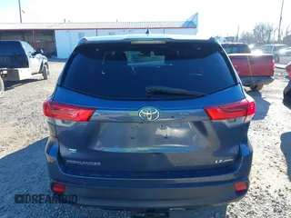 2018 Toyota Highlander LE with VIN 5TDBZRFH2JS818635, listed as a IAAI auction lot 41363485 with 120,948 mi miles and . Bid and sale history available at DreamBid. Image 17.