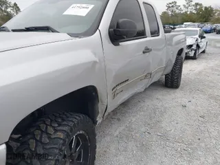 2011 Chevrolet Silverado 1500 LS with VIN 1GCRCREA4BZ400808, listed as a IAAI auction lot 41792800 with 202,479 mi miles. Bid and sale history available at carsss.com. Image 6.