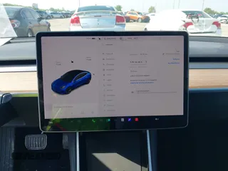 2018 Tesla Model 3 Long Range Battery z VIN 5YJ3E1EB0JF064945, wystawiony jako IAAI lot #42198286 z przebiegiem 35 112 mil mil oraz . Historia ofert i sprzedaży dostępna na DreamBid. Obrazek 19.