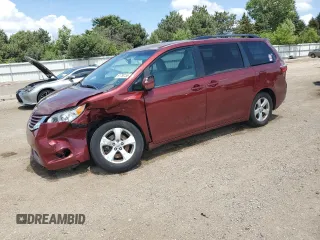 2017 Toyota Sienna LE Auto Access Seat z VIN 5TDKZ3DC6HS773018, wystawiony jako Copart lot #61758155 z przebiegiem 95 538 mil mil oraz Szkoda całkowita • Salvage title. Historia ofert i sprzedaży dostępna na DreamBid. Obrazek 1.