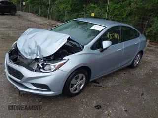 2017 Chevrolet Cruze LS z VIN 1G1BC5SM0H7158444, wystawiony jako IAAI lot #42224131 z przebiegiem 95 547 mil mil oraz . Historia ofert i sprzedaży dostępna na DreamBid. Obrazek 2.