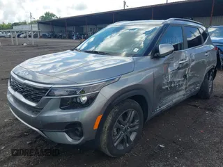 2023 Kia Seltos S z VIN KNDEU2AA7P7457600, wystawiony jako IAAI lot #42238448 z przebiegiem 21 074 mil mil oraz . Historia ofert i sprzedaży dostępna na DreamBid. Obrazek 17.