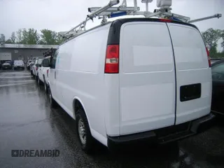 2015 Chevrolet Express Cargo z VIN 1GCWGFCF4F1154111, wystawiony jako IAAI lot #42521109 z przebiegiem 140 562 mil mil oraz . Historia ofert i sprzedaży dostępna na DreamBid. Obrazek 13.