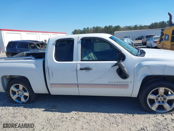 2007 Chevrolet Silverado 1500 LT w/1LT with VIN 1GCEC19J57Z502572, listed as a IAAI auction lot 36419017 with 408,345 mi miles. Bid and sale history available at carsss.com. Image 13.