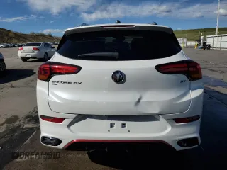 2023 Buick Encore GX Essence z VIN KL4MMGSL7PB086275, wystawiony jako Copart lot #54439755 z przebiegiem 10 933 mil mil oraz Szkoda całkowita • Salvage title. Historia ofert i sprzedaży dostępna na DreamBid. Obrazek 6.
