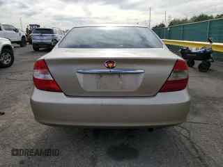 2002 Toyota Camry LE z VIN 4T1BE32K92U524457, wystawiony jako Copart lot #56864365 z przebiegiem 274 760 mil mil oraz Czysty tytuł • Clean title. Historia ofert i sprzedaży dostępna na DreamBid. Obrazek 6.