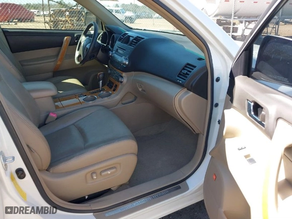 2009 Toyota Highlander Hybrid Limited with VIN JTEEW44A692029031, listed as a IAAI auction lot 41782002 with 279,654 mi miles. Bid and sale history available at carsss.com. Image 5.