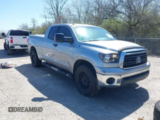 2013 Toyota Tundra z VIN 5TFRM5F18DX061635, wystawiony jako IAAI lot #41974832 z przebiegiem 247 626 mil mil oraz . Historia ofert i sprzedaży dostępna na DreamBid. Obrazek 1.