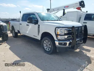 2023 Ford F-250 XL z VIN 1FT7W2BT2PEC64642, wystawiony jako IAAI lot #42661561 z przebiegiem 22 936 mil mil oraz . Historia ofert i sprzedaży dostępna na DreamBid. Obrazek 1.