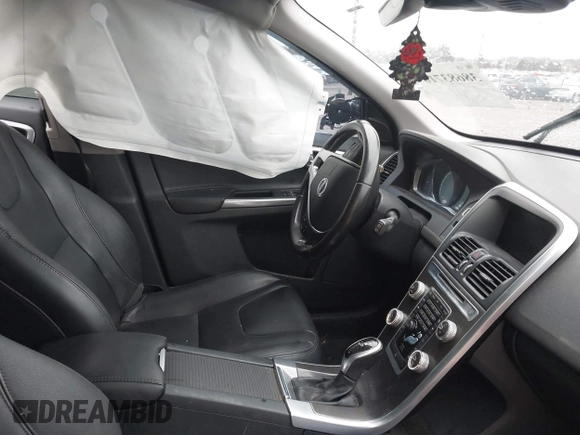 2016 Volvo XC60 T5 Drive-E Premier with VIN YV440MDK0G2783496, listed as a IAAI auction lot 38683710 with 81,228 mi miles. Bid and sale history available at carsss.com. Image 5.