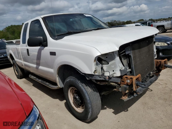 2004 Ford Super Duty F-250 XL with VIN 1FTNX21L14EC66450, listed as a Copart auction lot 45310104 with 122,837 mi miles and Non Repairable. Bid and sale history available at carsss.com. Image 4.
