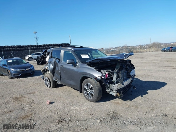 2023 Toyota Highlander Hybrid XLE with VIN 5TDKBRCH2PS600096, listed as a IAAI auction lot 41754676 with 35,469 mi miles. Bid and sale history available at carsss.com. Image 6.