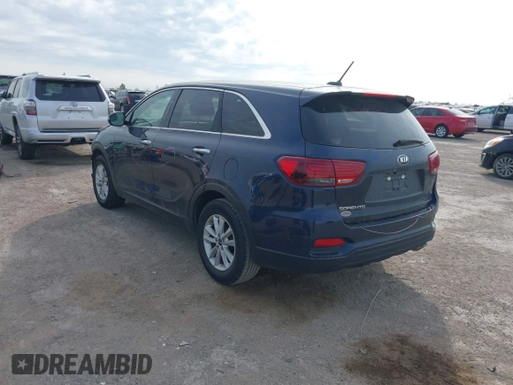 2019 Kia Sorento LX z VIN 5XYPG4A57KG477968, wystawiony jako IAAI lot #41886631 z przebiegiem 129 501 mil mil oraz . Historia ofert i sprzedaży dostępna na DreamBid. Obrazek 3.