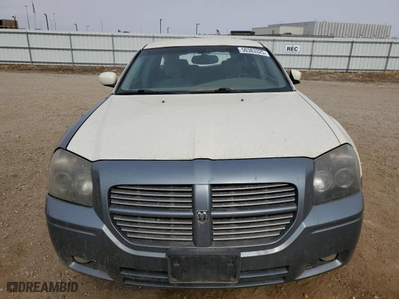 2005 Dodge Magnum RT with VIN 2D4GV58245H645808, listed as a Copart auction lot 50383325 with 135,152 mi miles and Salvage Title. Bid and sale history available at carsss.com. Image 5.