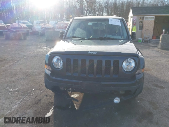 2014 Jeep Patriot Latitude with VIN 1C4NJRFB4ED720241, listed as a IAAI auction lot 40914199 with 128,218 mi miles. Bid and sale history available at carsss.com. Image 6.