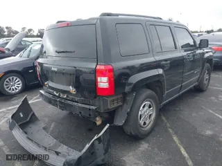 2017 Jeep Patriot Sport with VIN 1C4NJPBB9HD103349, listed as a IAAI auction lot 41528460 with 122,026 mi miles. Bid and sale history available at carsss.com. Image 4.