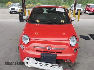 2017 FIAT 500e z VIN 3C3CFFGE2HT546074, wystawiony jako IAAI lot #42269995 z przebiegiem 42 782 mil mil oraz . Historia ofert i sprzedaży dostępna na DreamBid. Obrazek 12.