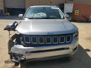 2020 Jeep Compass Latitude z VIN 3C4NJCBBXLT205996, wystawiony jako Copart lot #50507825 z przebiegiem Nie podano mil oraz Szkoda całkowita • Salvage title. Historia ofert i sprzedaży dostępna na DreamBid. Obrazek 5.