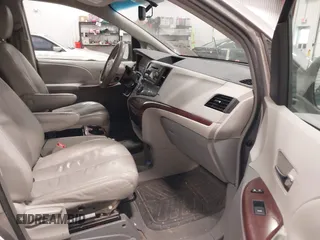 2011 Toyota Sienna XLE z VIN 5TDDK3DC4BS003792, wystawiony jako IAAI lot #41762481 z przebiegiem 201 051 mil mil oraz . Historia ofert i sprzedaży dostępna na DreamBid. Obrazek 5.