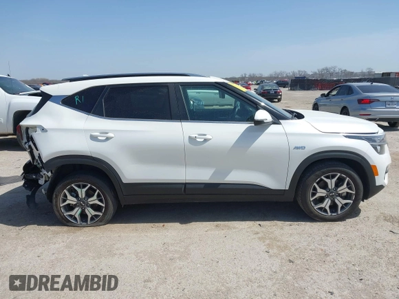 2021 Kia Seltos EX z VIN KNDERCAA4M7165986, wystawiony jako IAAI lot #41815940 z przebiegiem 61 615 mil mil oraz . Historia ofert i sprzedaży dostępna na DreamBid. Obrazek 14.