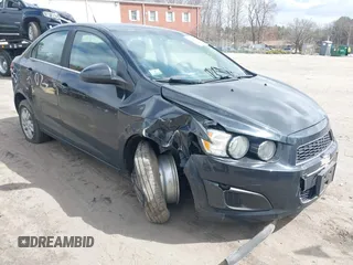 2014 Chevrolet Sonic LT z VIN 1G1JC5SH1E4193215, wystawiony jako IAAI lot #41877720 z przebiegiem 94 141 mil mil oraz . Historia ofert i sprzedaży dostępna na DreamBid. Obrazek 1.
