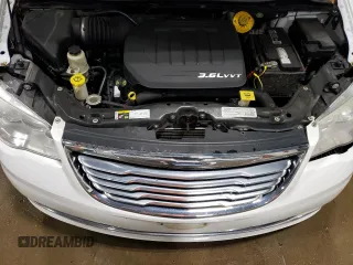 2014 Chrysler Town & Country Touring L z VIN 2C4RC1CG9ER367263, wystawiony jako Copart lot #60829585 z przebiegiem 97 320 mil mil oraz Czysty tytuł • Clean title. Historia ofert i sprzedaży dostępna na DreamBid. Obrazek 12.