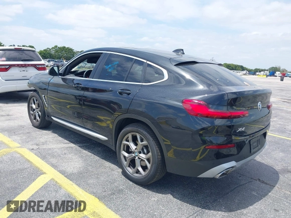 2024 BMW X4 xDrive30i z VIN 5UX33DT09R9W67695, wystawiony jako IAAI lot #42087562 z przebiegiem 20 324 mil mil oraz . Historia ofert i sprzedaży dostępna na DreamBid. Obrazek 3.