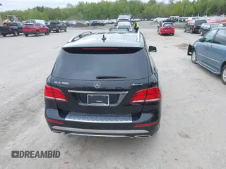 2019 Mercedes-Benz GLE 400 z VIN 4JGDA5GB2KB216941, wystawiony jako IAAI lot #42276714 z przebiegiem 17 992 mil mil oraz . Historia ofert i sprzedaży dostępna na DreamBid. Obrazek 17.