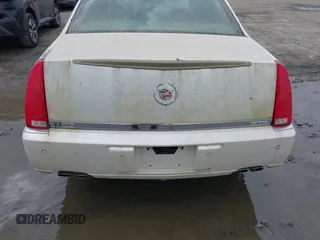 2008 Cadillac DTS 1SD z VIN 1G6KD57Y28U112764, wystawiony jako IAAI lot #41953240 z przebiegiem Nie podano mil oraz . Historia ofert i sprzedaży dostępna na DreamBid. Obrazek 6.