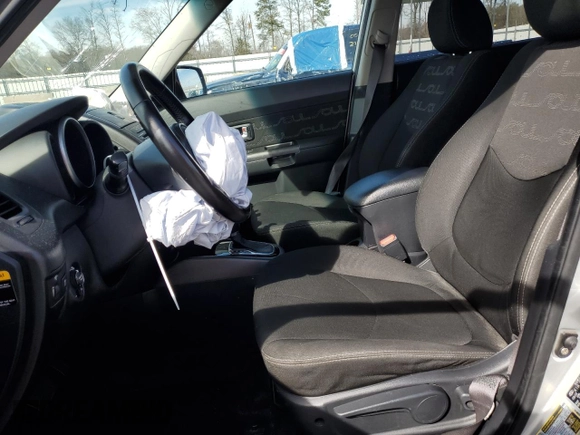 2013 Kia Soul + with VIN KNDJT2A68D7523726, listed as a Copart auction lot 45855455 with 123,440 mi miles and Salvage Title. Bid and sale history available at carsss.com. Image 7.
