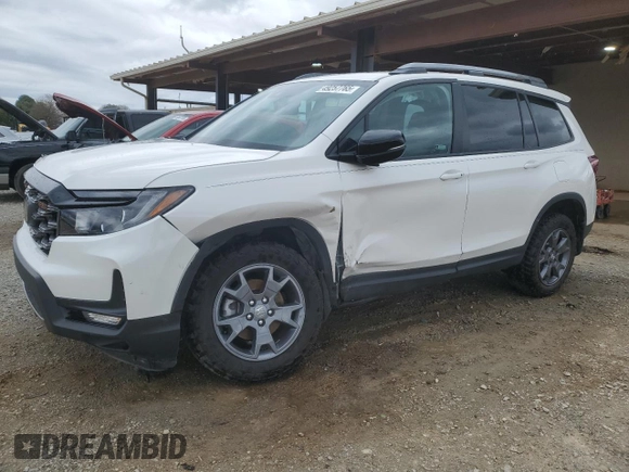 2024 Honda Passport TrailSport with VIN 5FNYF8H66RB013794, listed as a Copart auction lot 49257765 with 7,722 mi miles and Salvage Title. Bid and sale history available at carsss.com. Image 1.