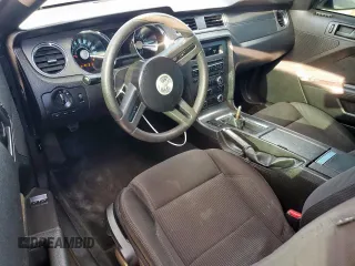 2012 Ford Mustang Premium z VIN 1ZVBP8AM7C5285563, wystawiony jako Copart lot #60732815 z przebiegiem 134 923 mil mil oraz Szkoda całkowita • Salvage title. Historia ofert i sprzedaży dostępna na DreamBid. Obrazek 8.