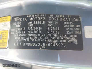 2008 Kia Sedona LX with VIN KNDMB233686245973, listed as a IAAI auction lot 41813489 with 220,249 mi miles. Bid and sale history available at carsss.com. Image 9.