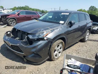 2022 Toyota Highlander LE z VIN 5TDZZRAH0NS092091, wystawiony jako Copart lot #58023215 z przebiegiem 51 247 mil mil oraz Szkoda całkowita • Salvage title. Historia ofert i sprzedaży dostępna na DreamBid. Obrazek 1.