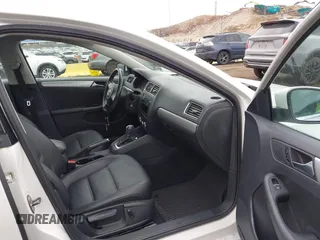 2013 Volkswagen Jetta Sedan SE with VIN 3VWDP7AJ2DM296698, listed as a IAAI auction lot 41715567 with 24,889 mi miles. Bid and sale history available at carsss.com. Image 5.