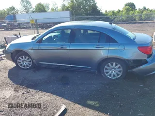 2010 Chrysler Sebring Touring z VIN 1C3CC4FB0AN128655, wystawiony jako IAAI lot #42311837 z przebiegiem 205 720 mil mil oraz . Historia ofert i sprzedaży dostępna na DreamBid. Obrazek 15.