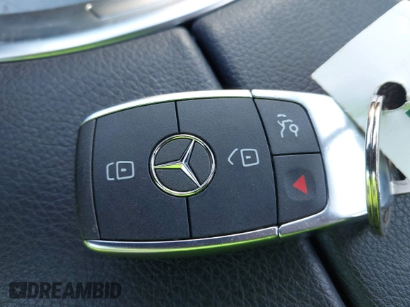 2021 Mercedes-Benz GLC 300 z VIN W1N0G8EB3MV307247, wystawiony jako IAAI lot #41654535 z przebiegiem 31 292 mil mil oraz . Historia ofert i sprzedaży dostępna na DreamBid. Obrazek 11.